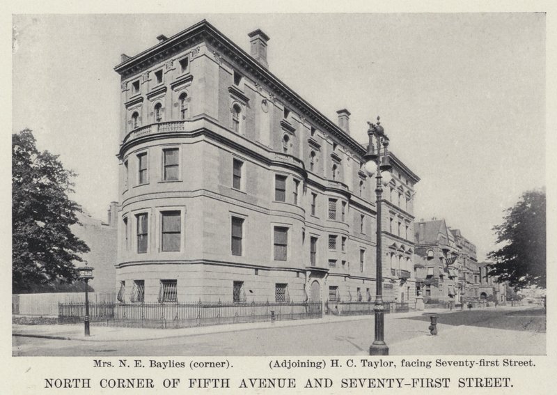 North Corner van Fifth Avenue en 71st Street door American Photographer