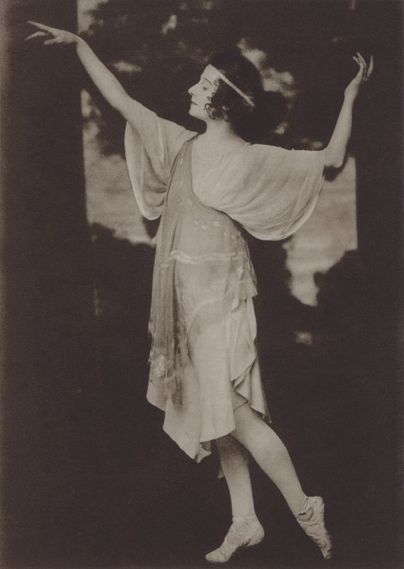 Pavlova in het ballet uit de opera "Orpheus en Euredice" (z/w foto) door American Photographer