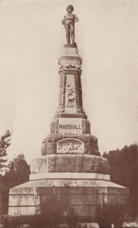 Het monument voor de goudzoeker in Coloma, Californië (z/w foto) door American Photographer
