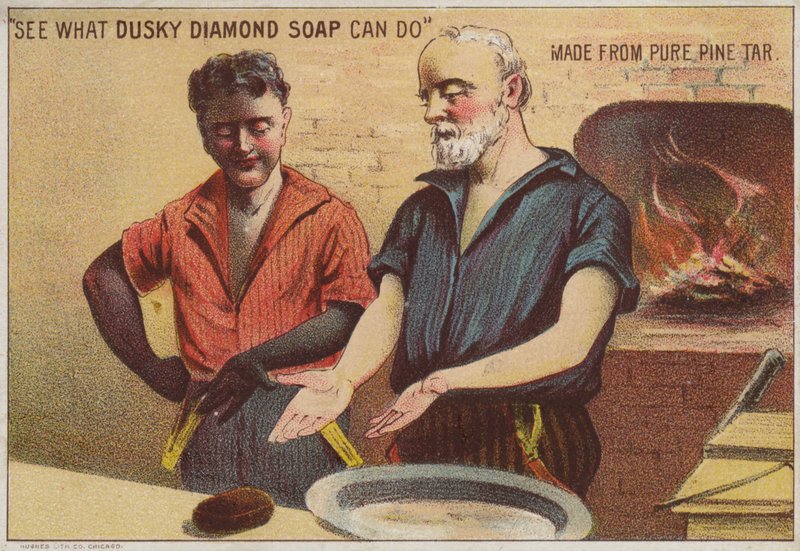 Arbeider toont schone handen door American School