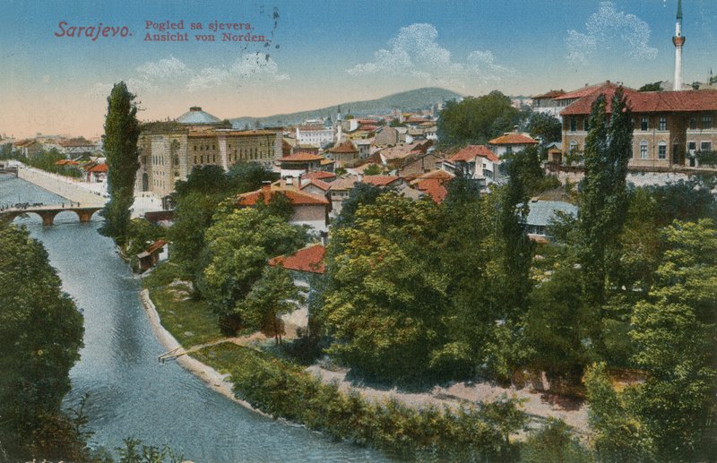 Sarajevo - uitzicht naar het noorden van de stad. Ansichtkaart verzonden in 1913. door Bosnian Photographer