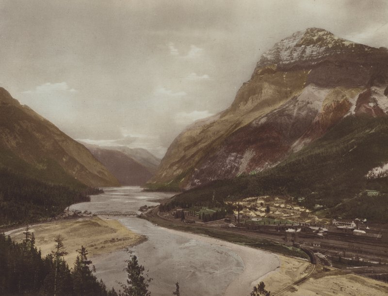 Field, British Columbia en Mount Stephen door Byron Hill Harmon