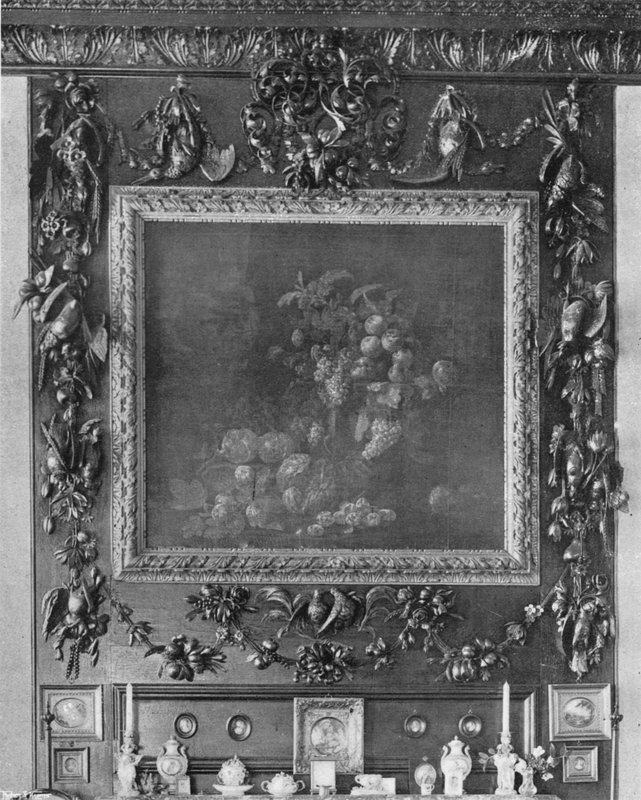 Gibbons houtsnijwerk in de salon door Charles Latham