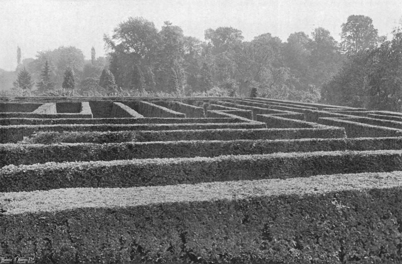 Deel van het Doolhof (Bijna de Helft) door Charles Latham