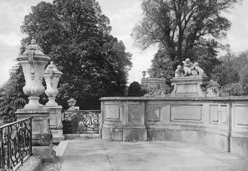 Het westelijke einde van het zuidelijke terras door Charles Latham