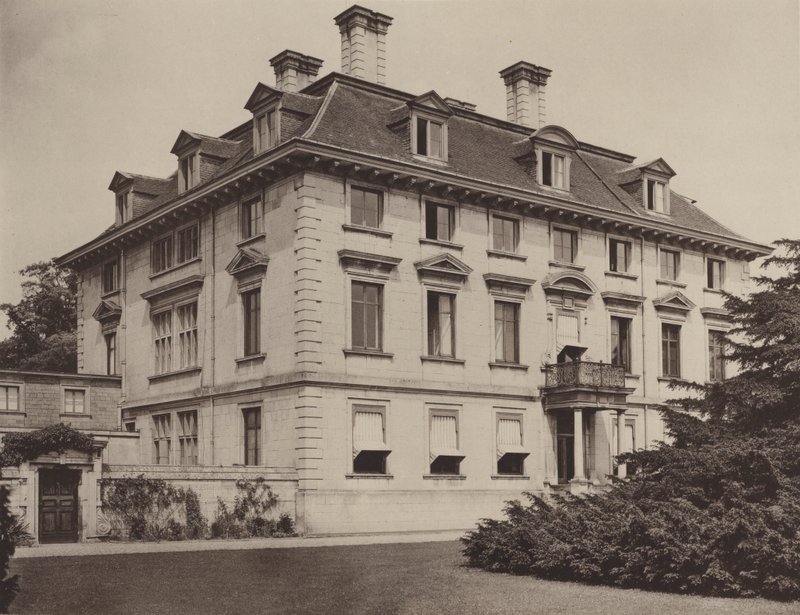 Thorpe Hall, Peterborough, de Zuidgevel door Charles Latham