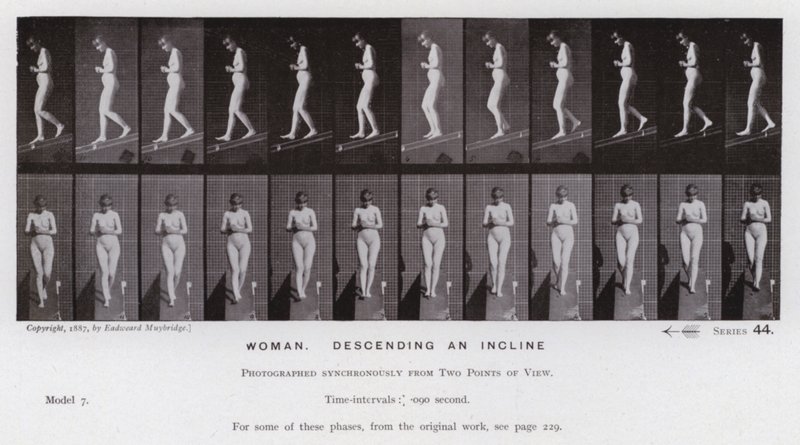 Het menselijk lichaam in beweging: Vrouw, daalt een helling af (zwart-wit foto) door Eadweard Muybridge