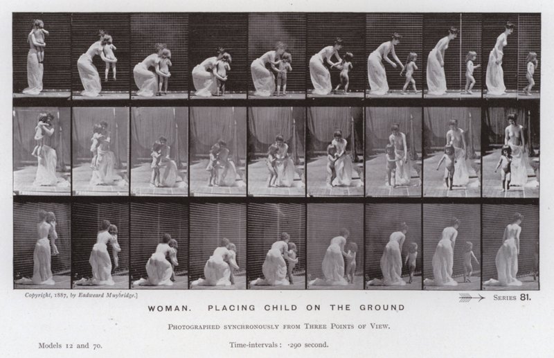 De menselijke figuur in beweging: Vrouw, een kind op de grond plaatsen door Eadweard Muybridge