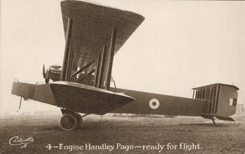 4-motorige Handley Page vliegtuig, klaar voor vlucht door English Photographer