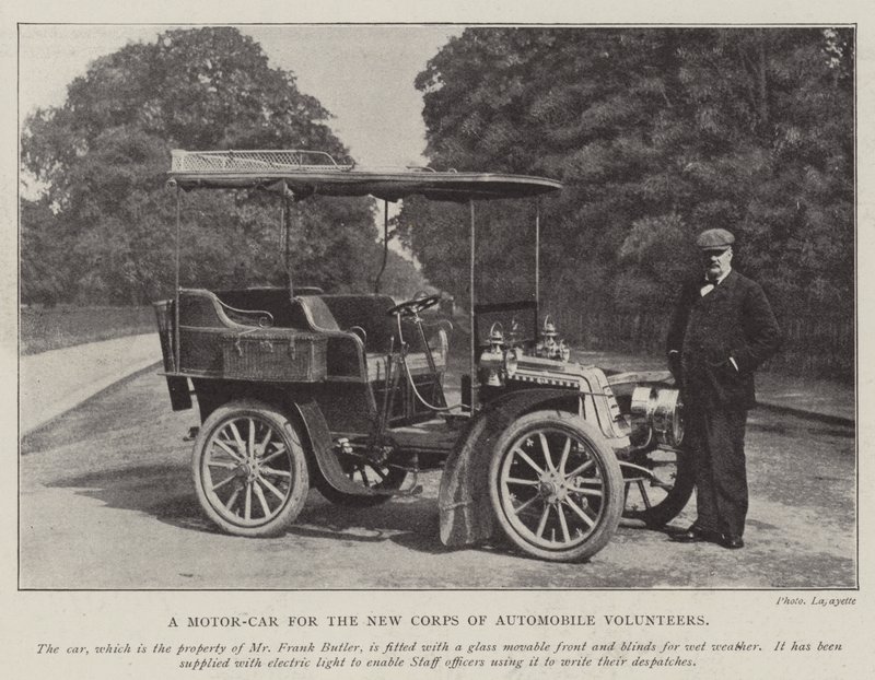 Een motorwagen voor het nieuwe korps van automobielvrijwilligers door English Photographer