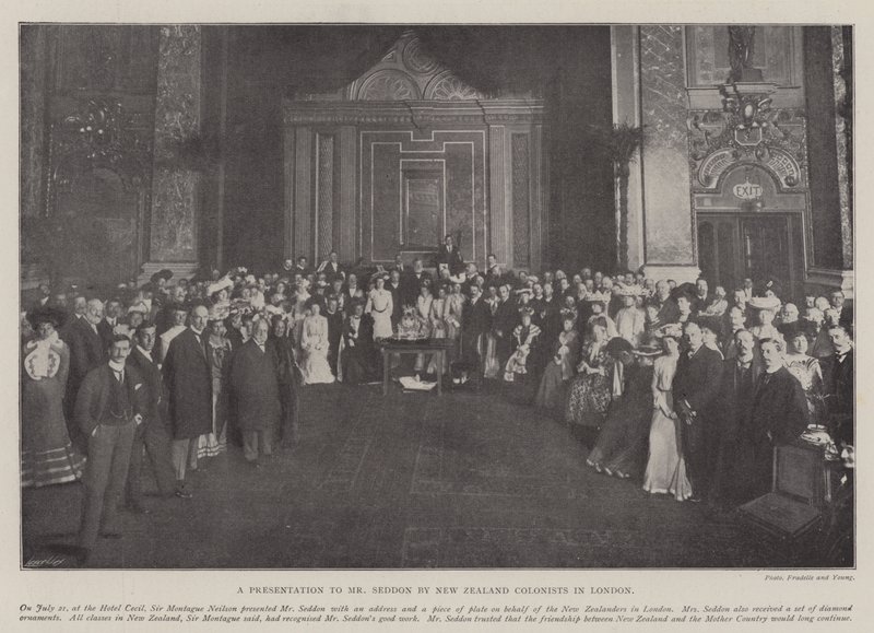 Een presentatie aan de heer Seddon door Nieuw-Zeelandse kolonisten in Londen door English Photographer