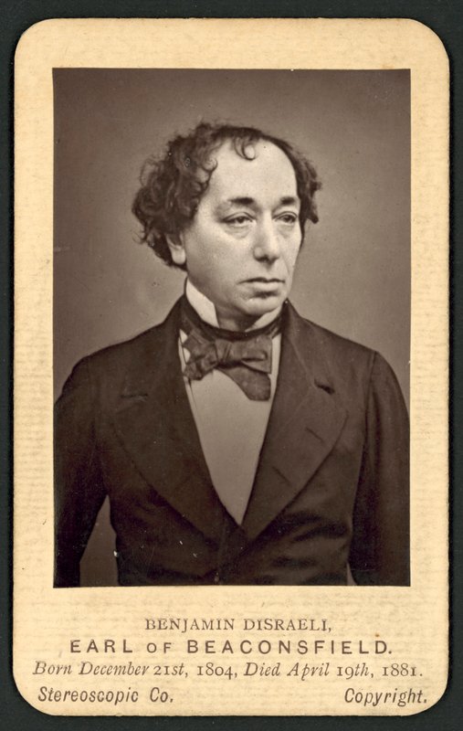 Benjamin Disraeli, Graaf van Beaconsfield, herdenkingsfotokaart door English Photographer