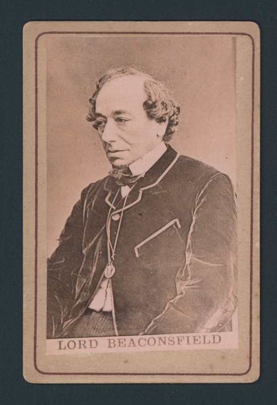 Benjamin Disraeli, visitekaartje door English Photographer