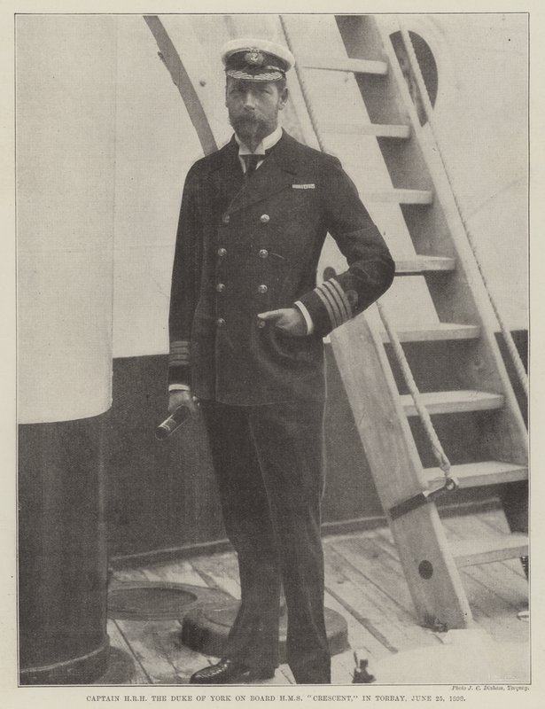 Kapitein ZKH de Hertog van York aan boord van HMS Crescent, in Torbay, 25 juni 1898 door English Photographer