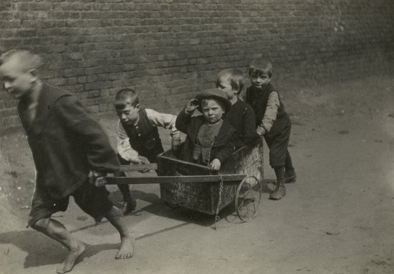 Kinderarmoede, Londen door English Photographer