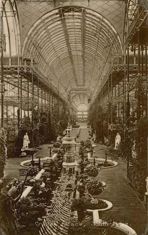 Crystal Palace, Zuidelijke Beuk door English Photographer