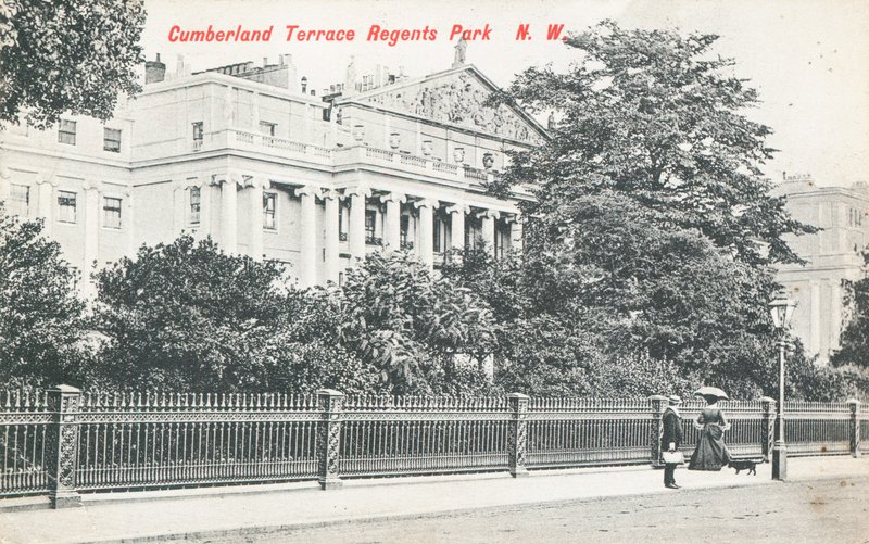 Cumberland Terrace in Regents Park door English Photographer