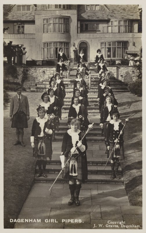 Dagenham Girl Pipers, Essex door English Photographer