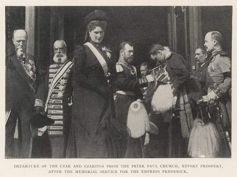 Vertrek van de Tsaar en Tsarina uit de Peter Paul Kerk, Nevsky Prospect, na de Herdenkingsdienst voor Keizerin Frederick door English Photographer