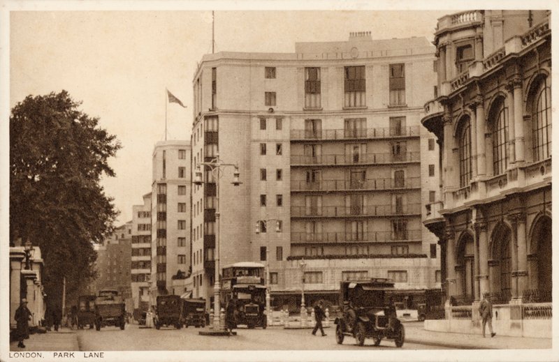 Dorchester Hotel, Park Lane, Londen door English Photographer