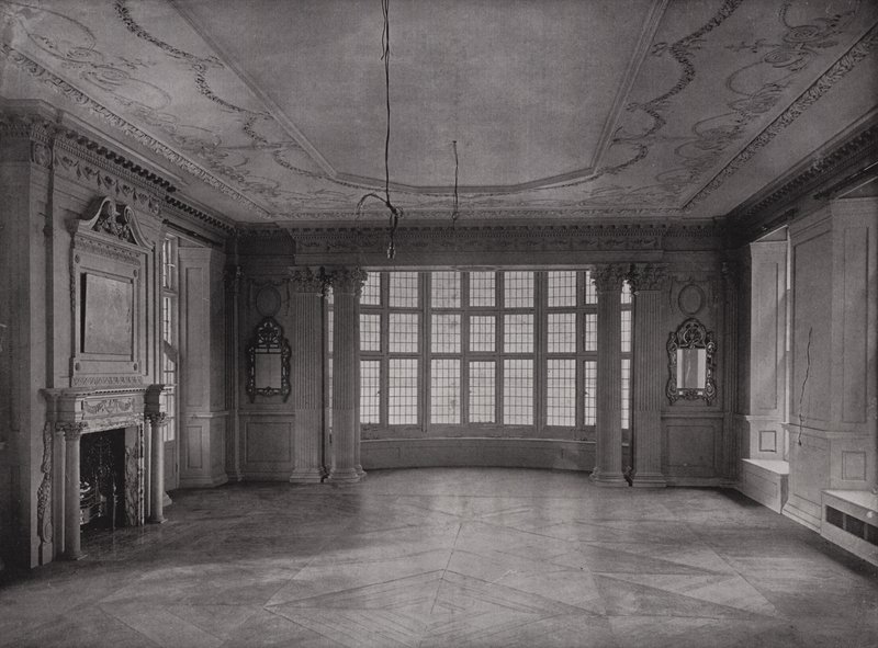 Salon, uitkijkend op de Baai, Ashorne Hill House, nabij Leamington, Engeland door English Photographer