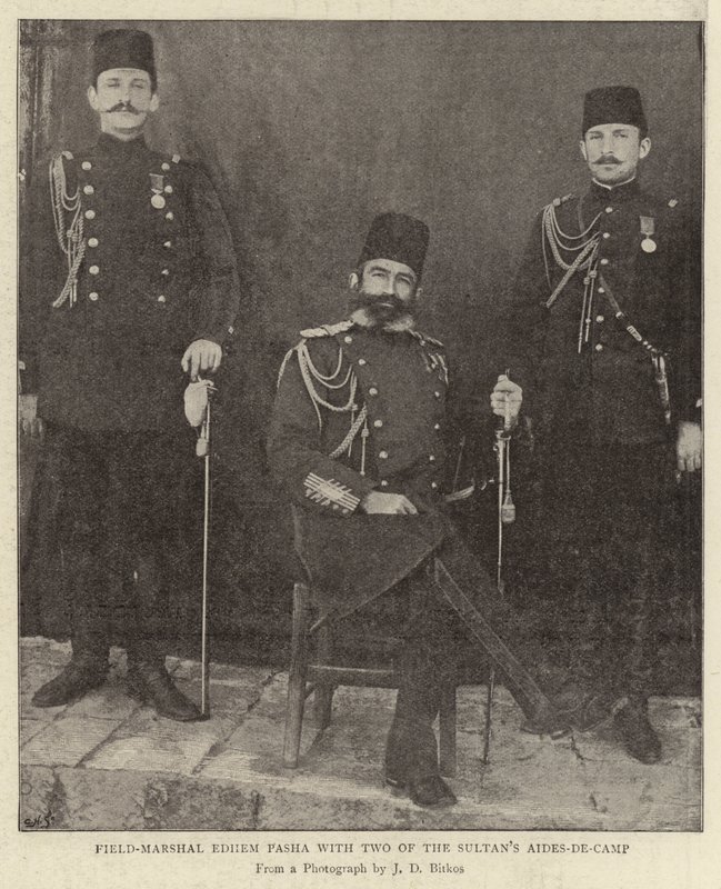 Veldmaarschalk Edhem Pasha met twee van de Sultan