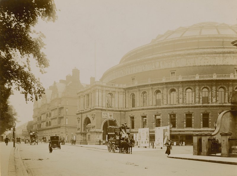 Algemeen uitzicht op de Royal Albert Hall door English Photographer