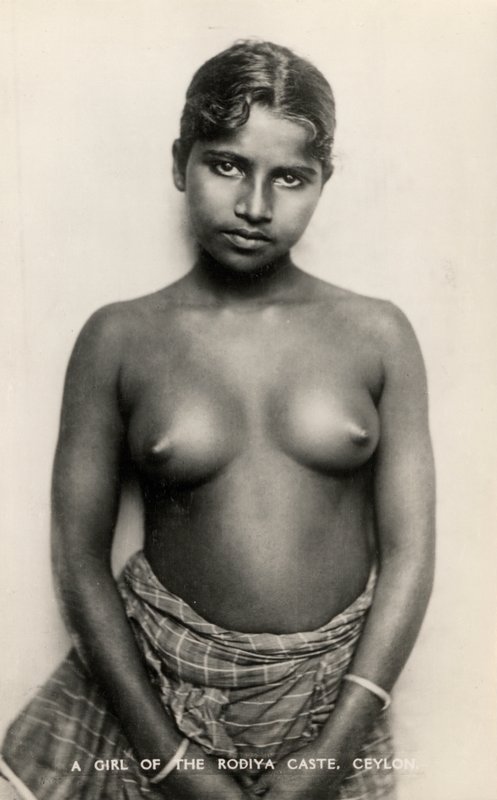Meisje van de Rodiya-kaste in Sri Lanka (zw/w foto) door English Photographer