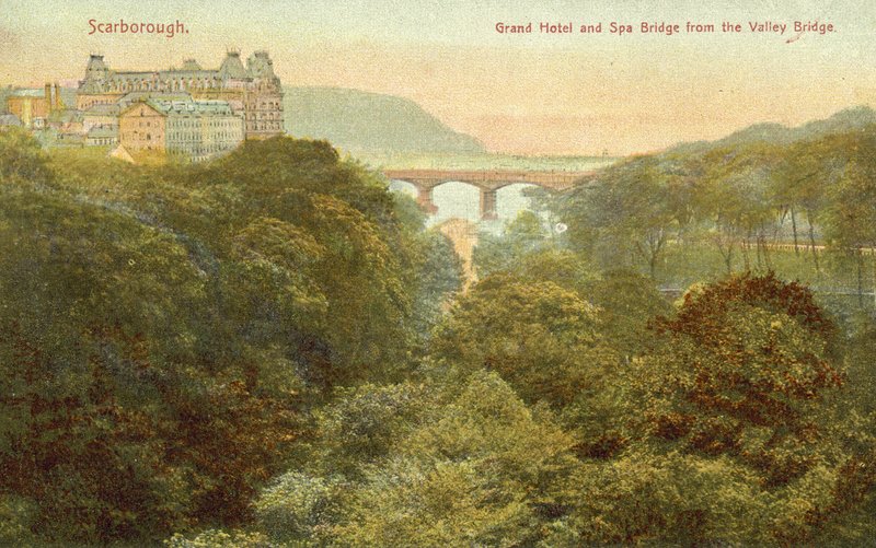Grand Hotel en brug, Scarborough door English Photographer
