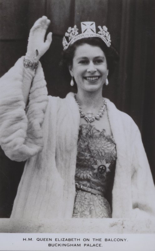 Koningin Elizabeth op het balkon, Buckingham Palace door English Photographer
