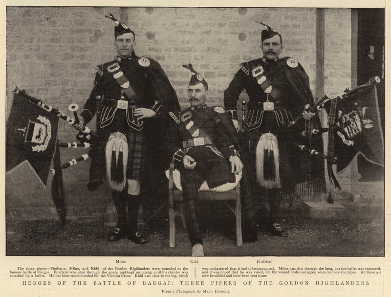 Helden van de Slag bij Dargai, drie doedelzakspelers van de Gordon Highlanders door English Photographer