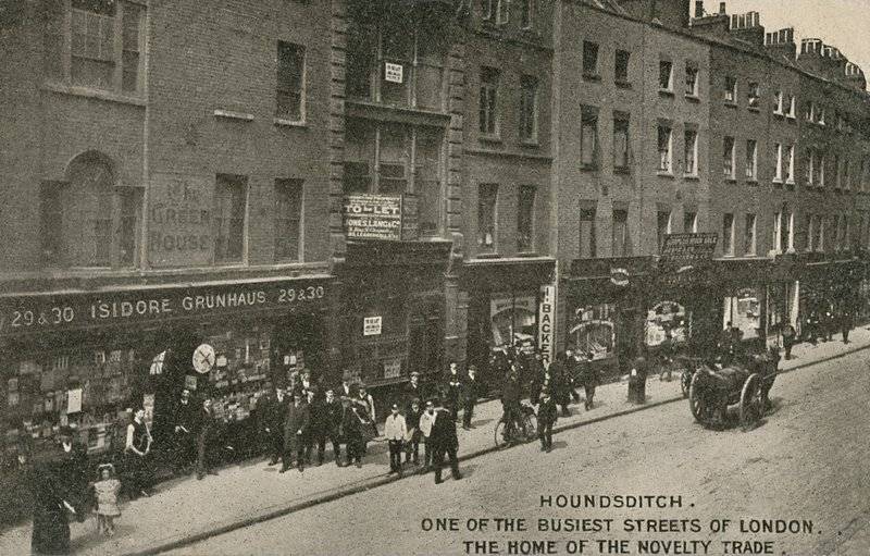 Houndsditch, een van de drukste straten van Londen, de thuisbasis van de novelty trade, Londen door English Photographer