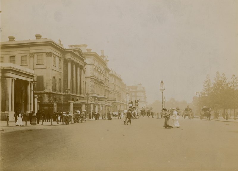 Hyde Park Corner en Piccadilly, Londen door English Photographer