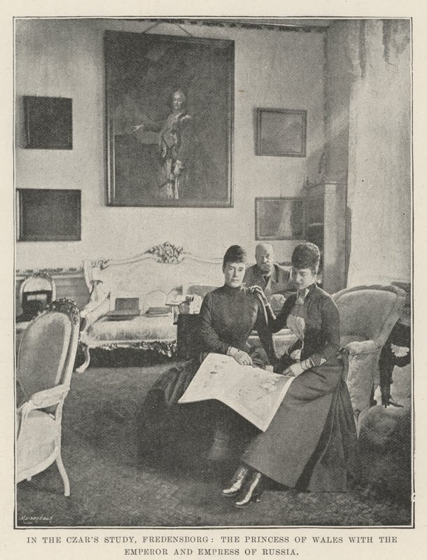 In de studeerkamer van de tsaar, Fredensborg, de prinses van Wales met de keizer en keizerin van Rusland door English Photographer