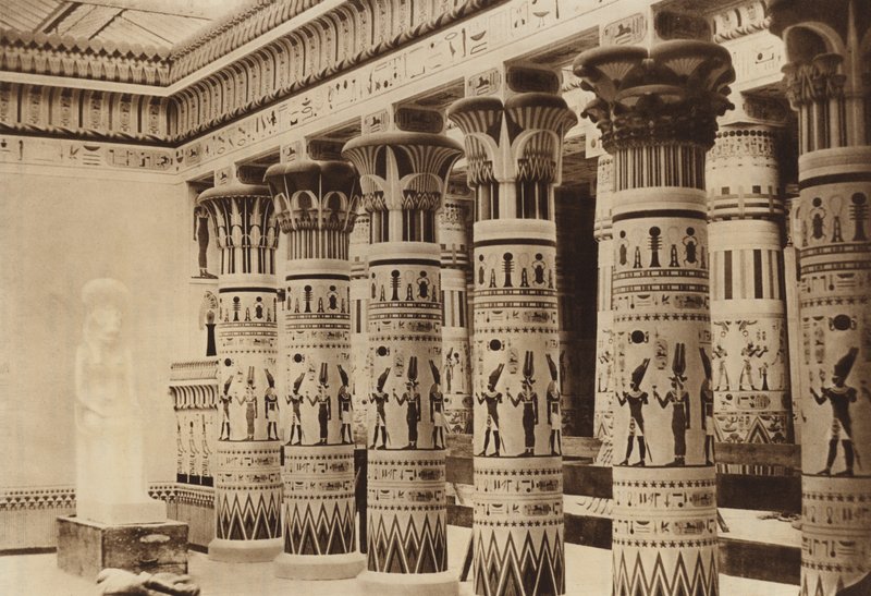 Interieur van het Egyptisch Museum met de Philae Portico door English Photographer