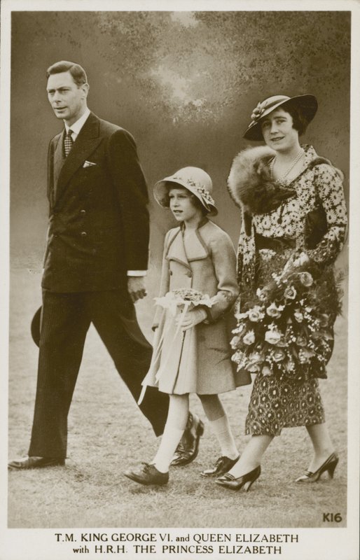 Koning George VI en koningin Elizabeth met prinses Elizabeth door English Photographer
