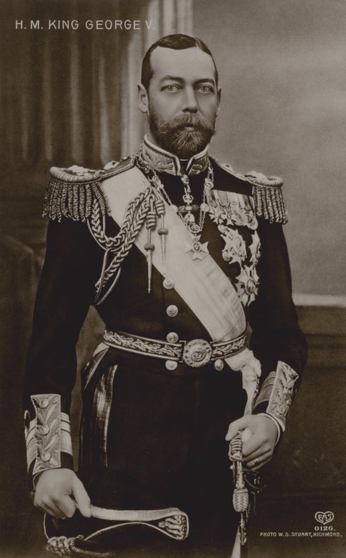 Koning George V door English Photographer