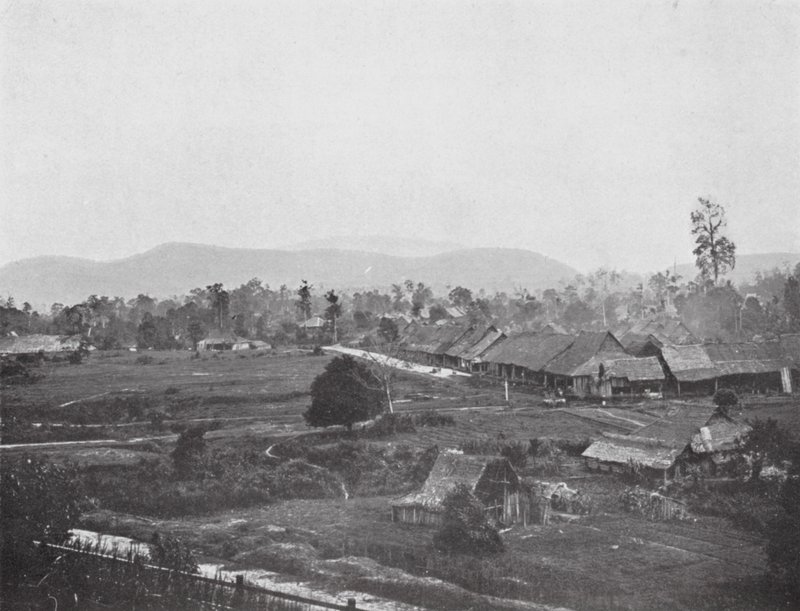 Kuala Lumpur in 1884, locatie van de huidige regeringskantoren door English Photographer