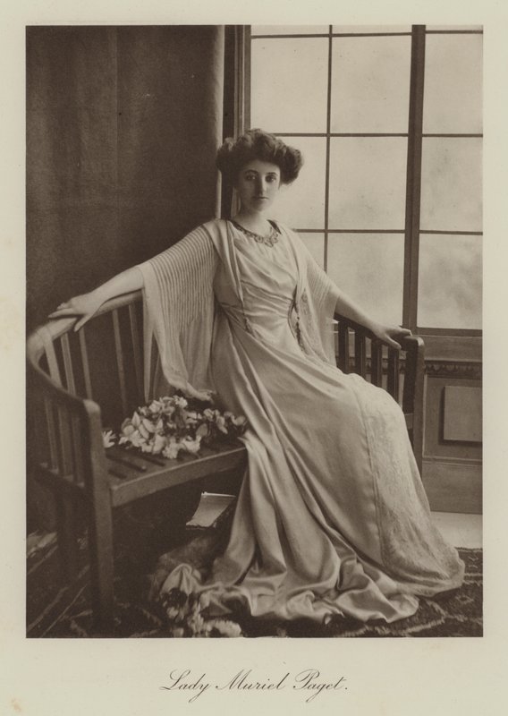 Lady Muriel Paget (z/w foto) door English Photographer