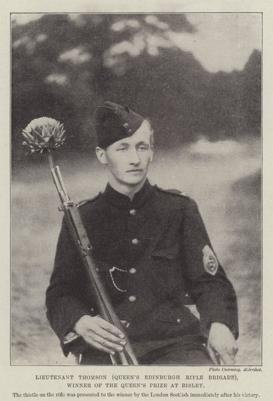 Luitenant Thomson (Queens Edinburgh Rifle Brigade), winnaar van de Queens Prize in Bisley door English Photographer