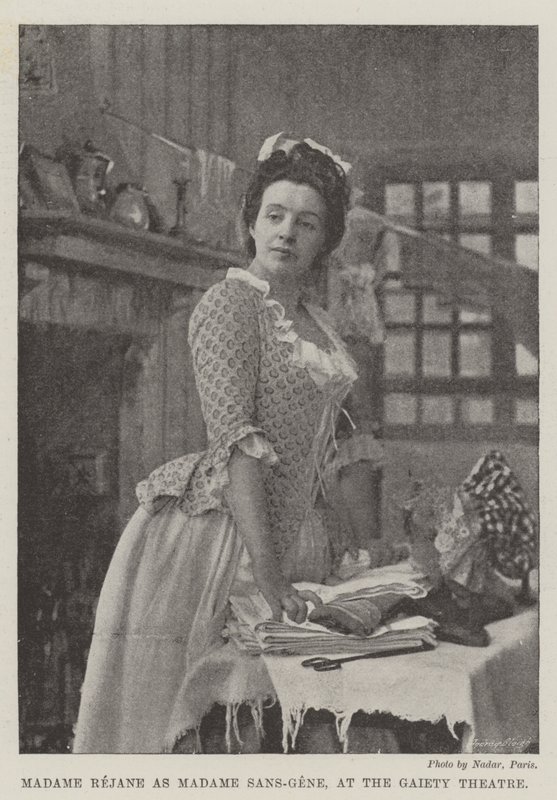 Madame Rejane als Madame Sans-Gene, in het Gaiety Theatre door English Photographer