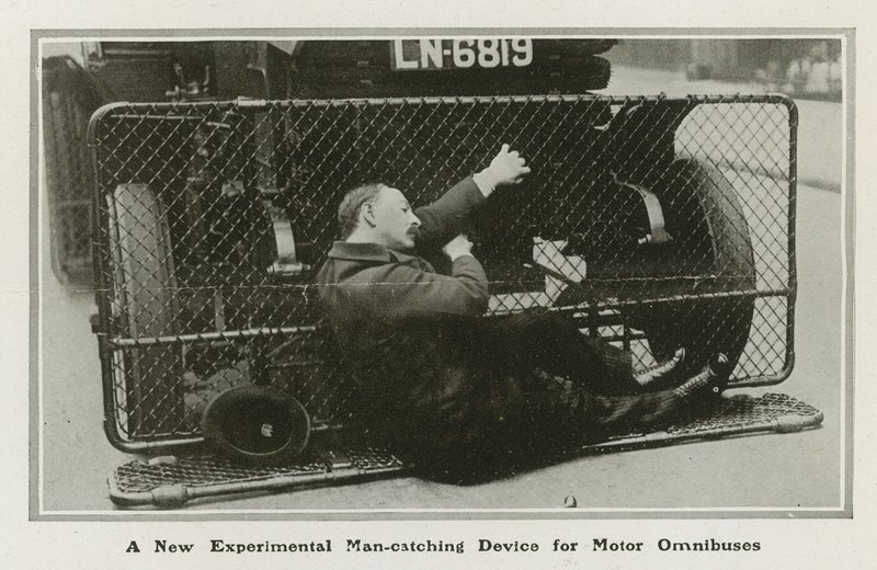 Man-vangapparaat voor motoromnibus door English Photographer