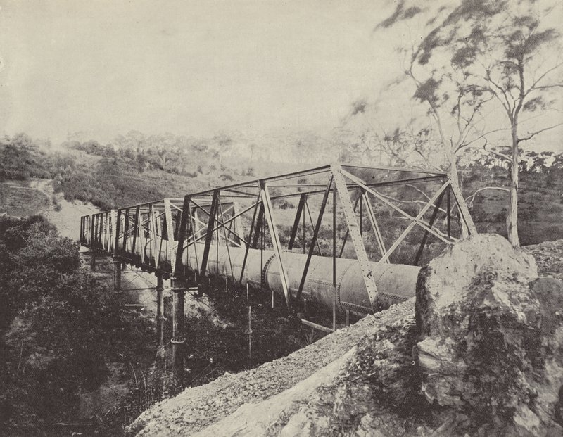 Melbourne Waterleidingbuizen, over de Plenty Rivier, Greensborough door English Photographer