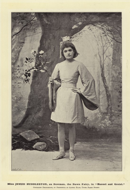 Miss Jessie Huddleston, als Dewman, de Dageraadfee, in Hans en Grietje door English Photographer