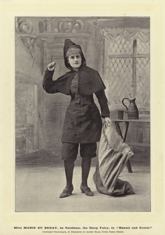 Miss Marie Du Bedat, als Sandman, de Slaapfee, in Hans en Grietje door English Photographer
