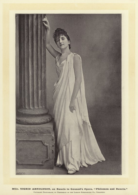 Mlle Sigrid Arnoldson als Baucis in Gounods Opera, Philemon en Baucis door English Photographer