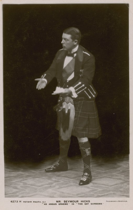 Mr Seymour Hicks, als Angus Graeme in De Vrolijke Gordons door English Photographer