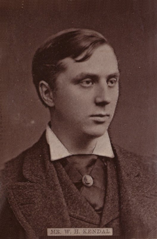 Mr. W. H. Kendal door English Photographer