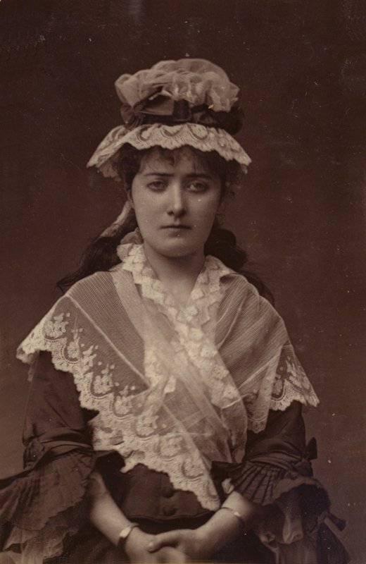 Mrs. Clara Rousby door English Photographer