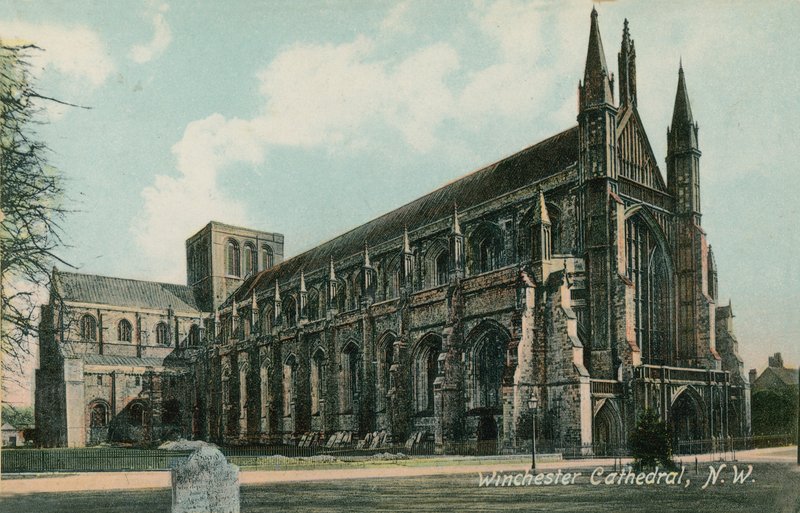 Noordwestelijk uitzicht op Winchester Cathedral door English Photographer
